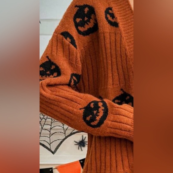 NEW Pumpkin Patterned Halloween Themed Cardigan Sweater Small - Picture 3 of 3